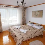 Glanz Bed and Breakfast Γιαρέμτσε