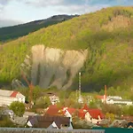 Glanz Bed and Breakfast Γιαρέμτσε